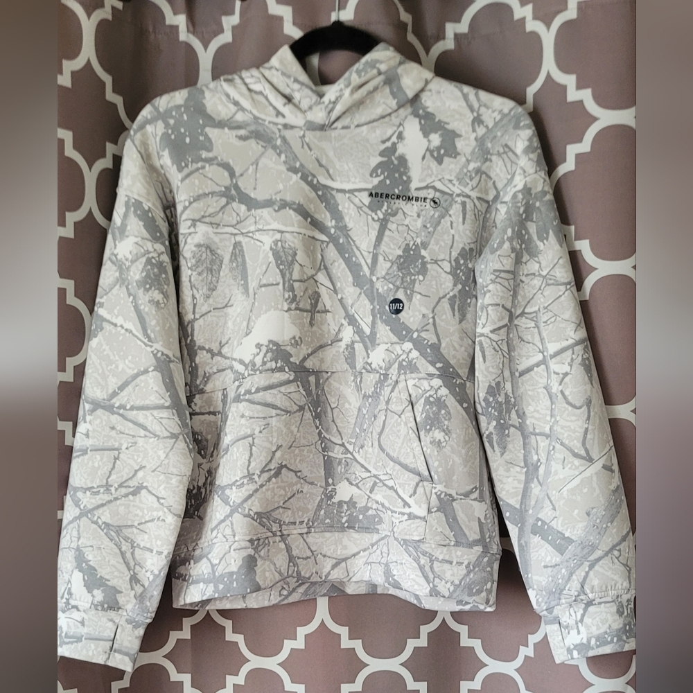 Abercrombie & Fitch Boys  Light Gray and White Hoodie. Size 11/12
